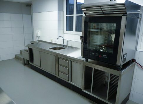 Edelstahl Arbeitsschränke, Edelstahl Arbeitsplatte, Einschweißbecken, Kombidämpfer, Edelstahl Untergestell